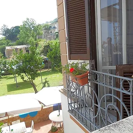Delle Rondini Bed and Breakfast 4*