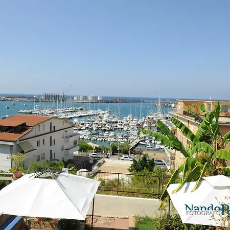 Delle Rondini Bed and Breakfast 4*