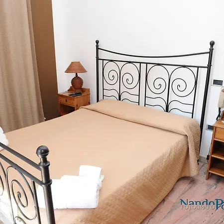 Delle Rondini Bed and Breakfast 4*